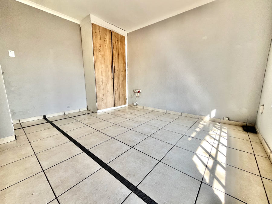 To Let 2 Bedroom Property for Rent in Vorna Valley Gauteng