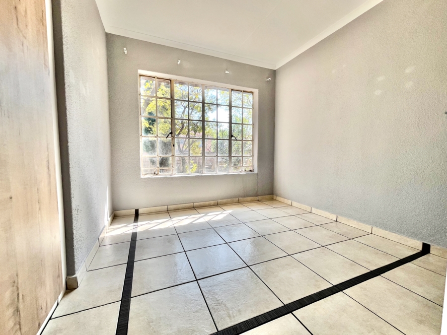 To Let 2 Bedroom Property for Rent in Vorna Valley Gauteng