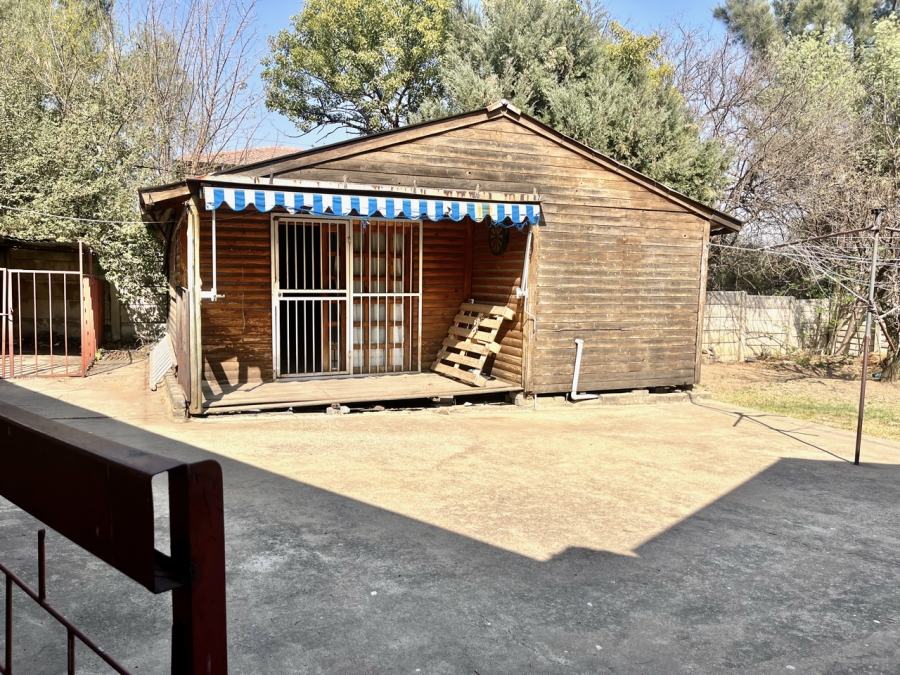 To Let 2 Bedroom Property for Rent in Vorna Valley Gauteng