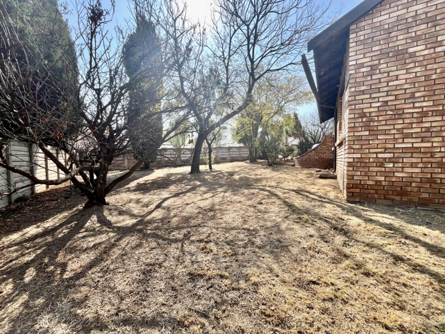 To Let 2 Bedroom Property for Rent in Vorna Valley Gauteng