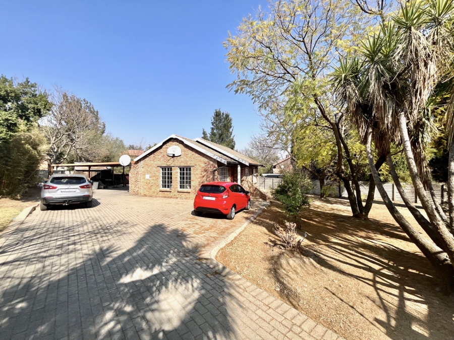 To Let 2 Bedroom Property for Rent in Vorna Valley Gauteng