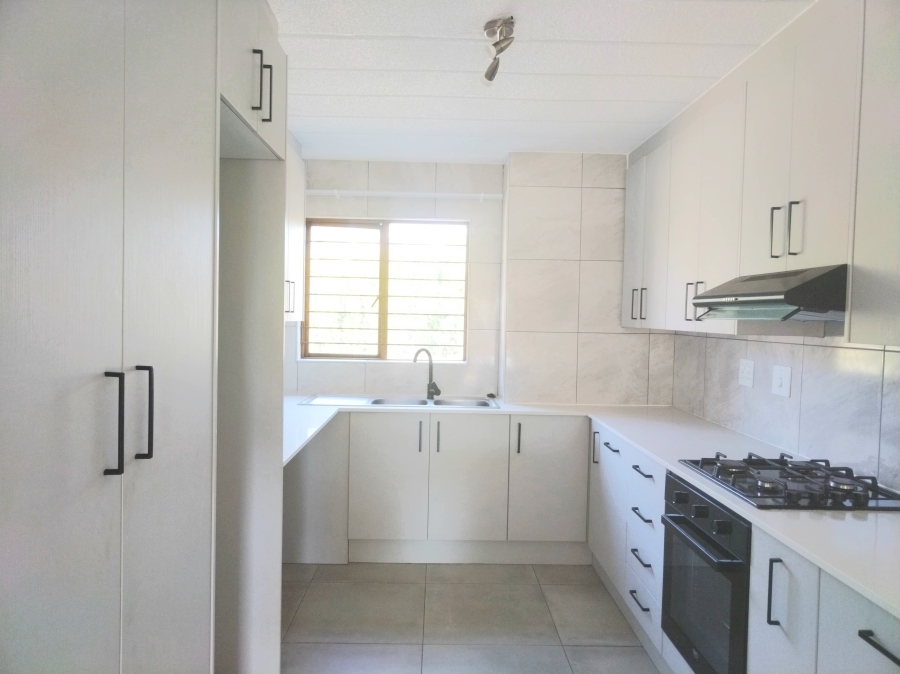 To Let 2 Bedroom Property for Rent in Morningside Manor Gauteng