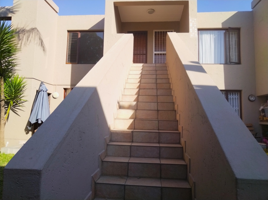 To Let 2 Bedroom Property for Rent in Morningside Manor Gauteng