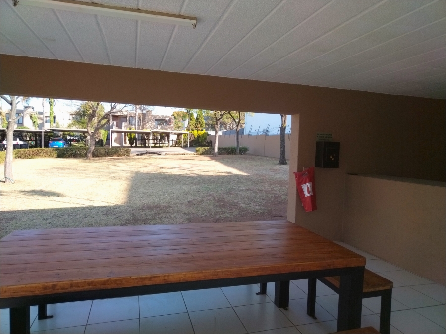 To Let 2 Bedroom Property for Rent in Morningside Manor Gauteng