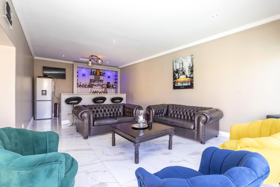 3 Bedroom Property for Sale in Hurlingham Manor Gauteng