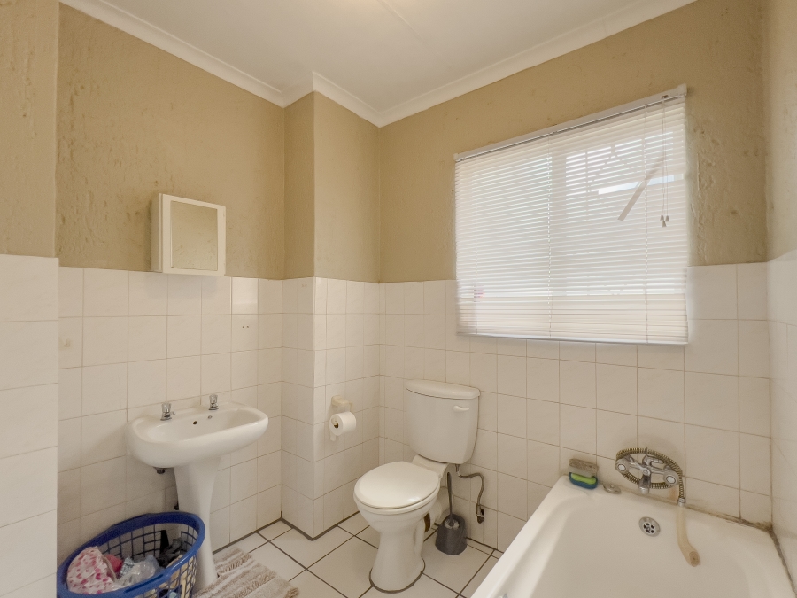 3 Bedroom Property for Sale in Glen Marais Gauteng