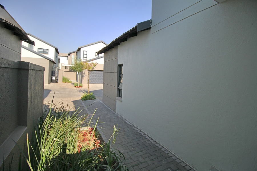 3 Bedroom Property for Sale in Broadacres Gauteng