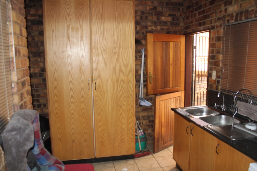 4 Bedroom Property for Sale in Florauna Gauteng