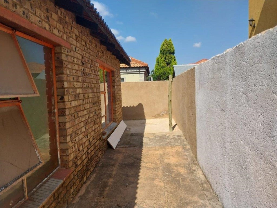 4 Bedroom Property for Sale in Karenpark Gauteng