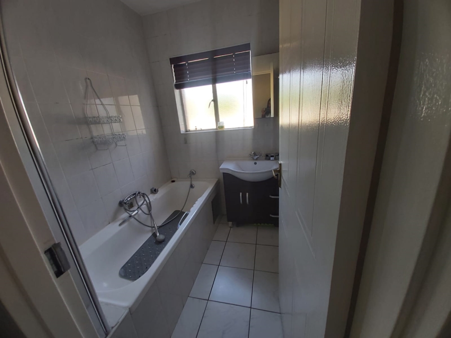 To Let 2 Bedroom Property for Rent in Morningside Gauteng