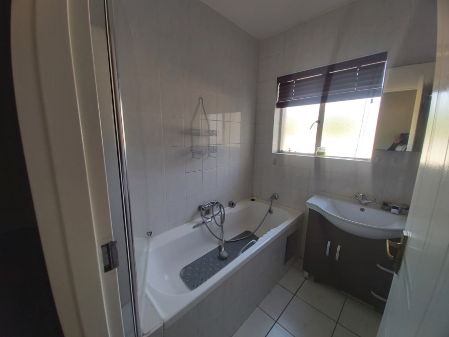 To Let 2 Bedroom Property for Rent in Morningside Gauteng