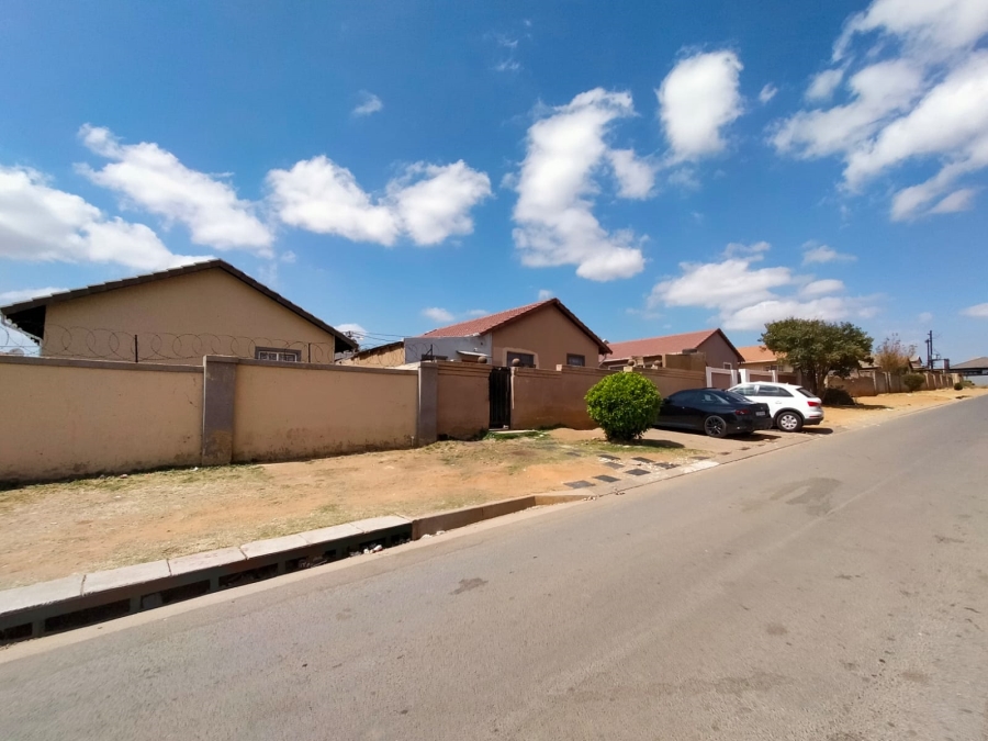 8 Bedroom Property for Sale in Cosmo City Gauteng