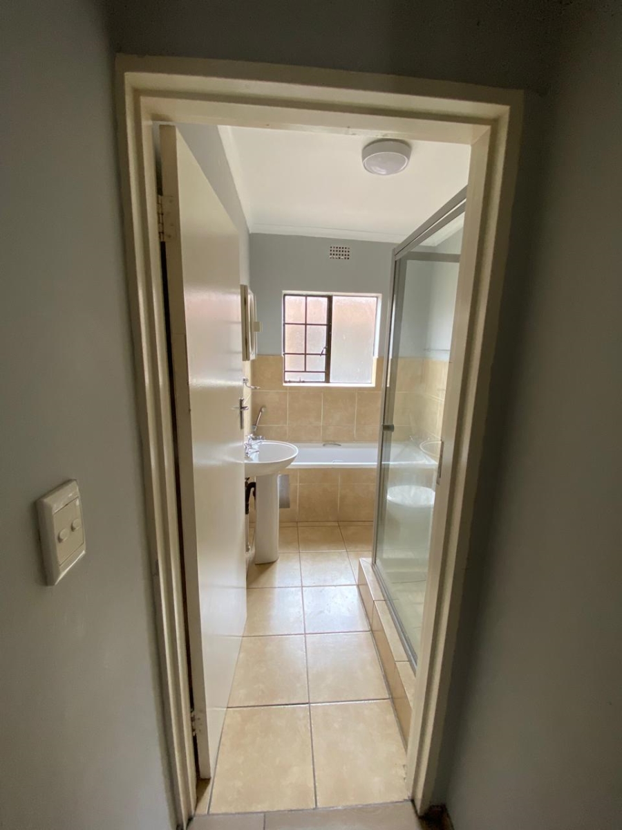 3 Bedroom Property for Sale in Sonneveld Gauteng