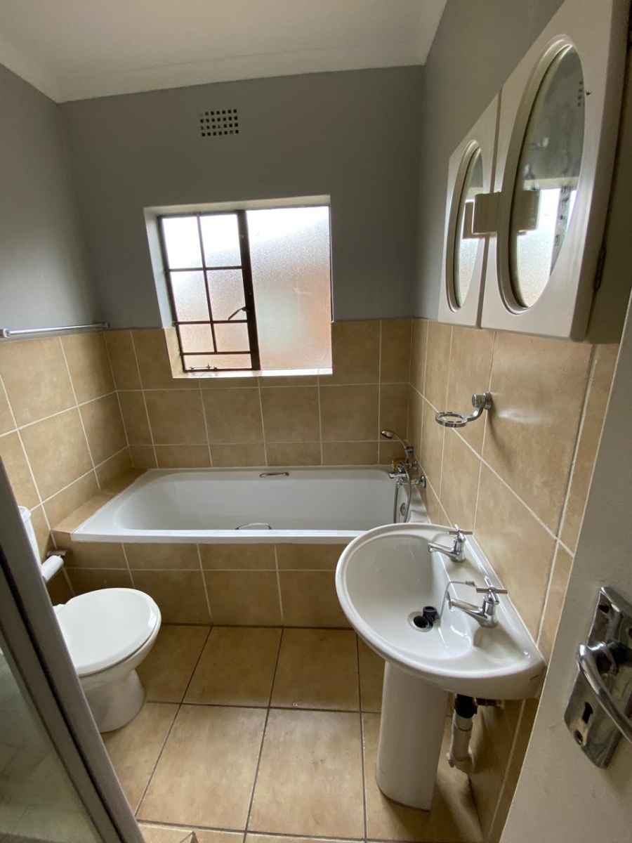 3 Bedroom Property for Sale in Sonneveld Gauteng