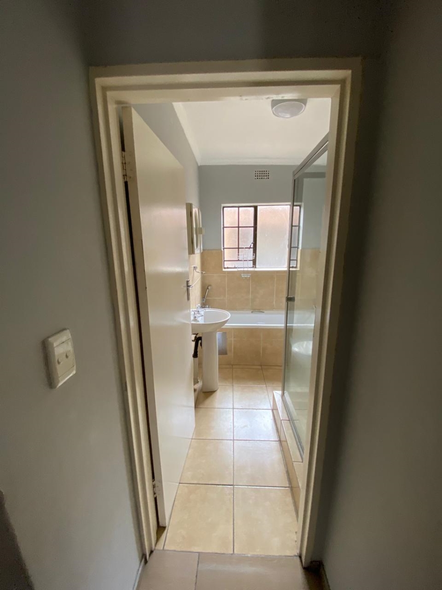 3 Bedroom Property for Sale in Sonneveld Gauteng