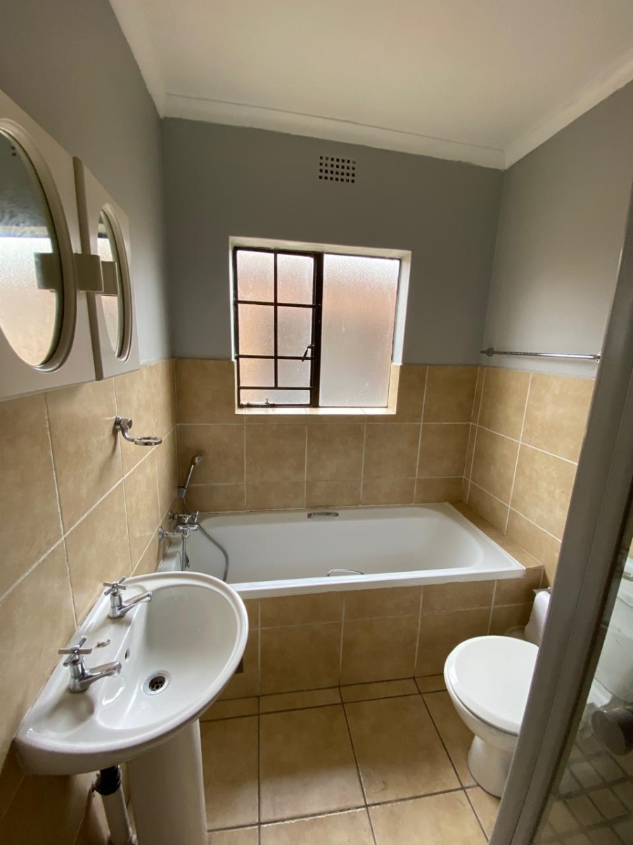 3 Bedroom Property for Sale in Sonneveld Gauteng