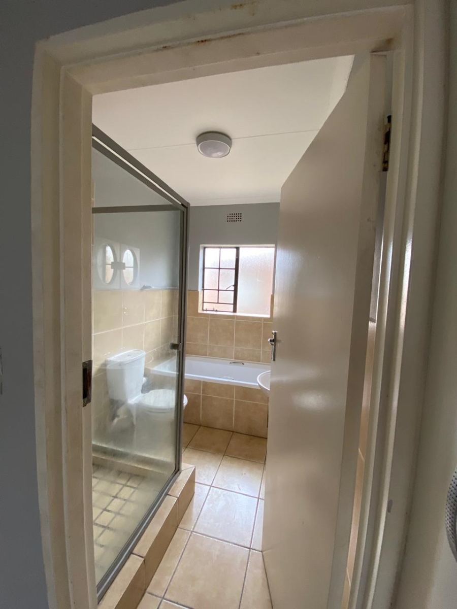 3 Bedroom Property for Sale in Sonneveld Gauteng