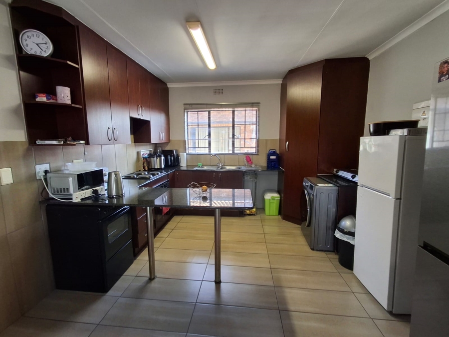 3 Bedroom Property for Sale in Sonneveld Gauteng