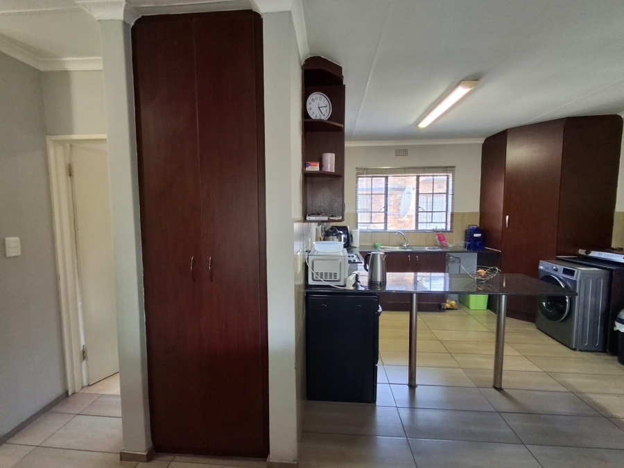 3 Bedroom Property for Sale in Sonneveld Gauteng