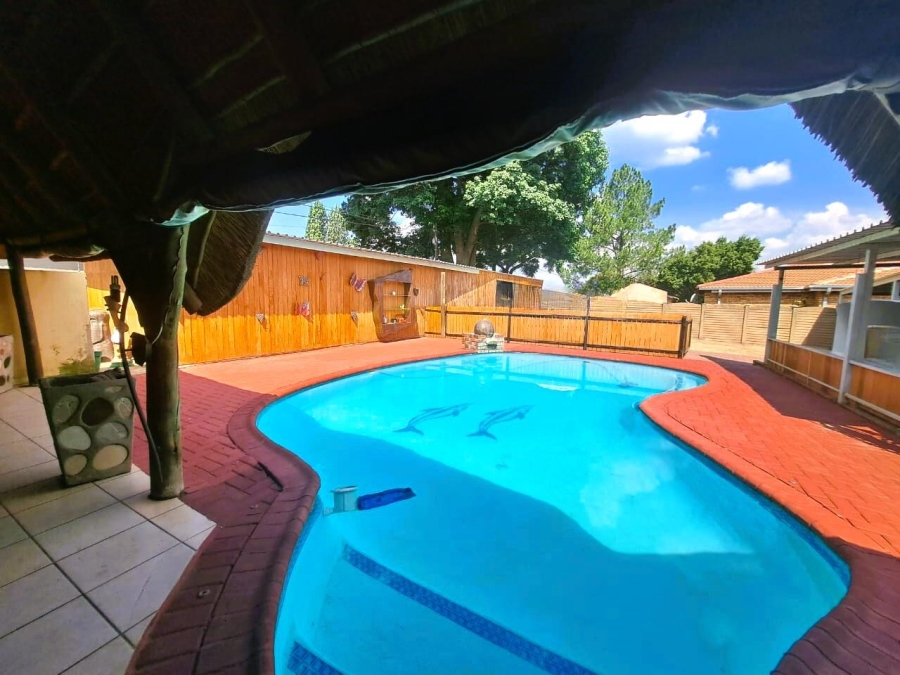 4 Bedroom Property for Sale in Falcon Ridge Gauteng