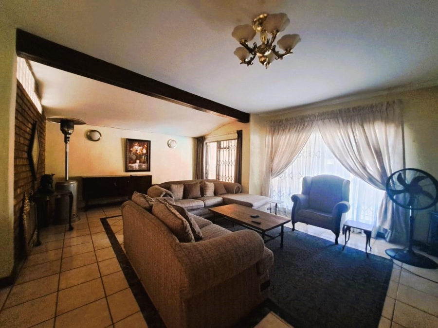 4 Bedroom Property for Sale in Falcon Ridge Gauteng