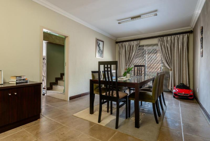 4 Bedroom Property for Sale in Mulbarton Gauteng