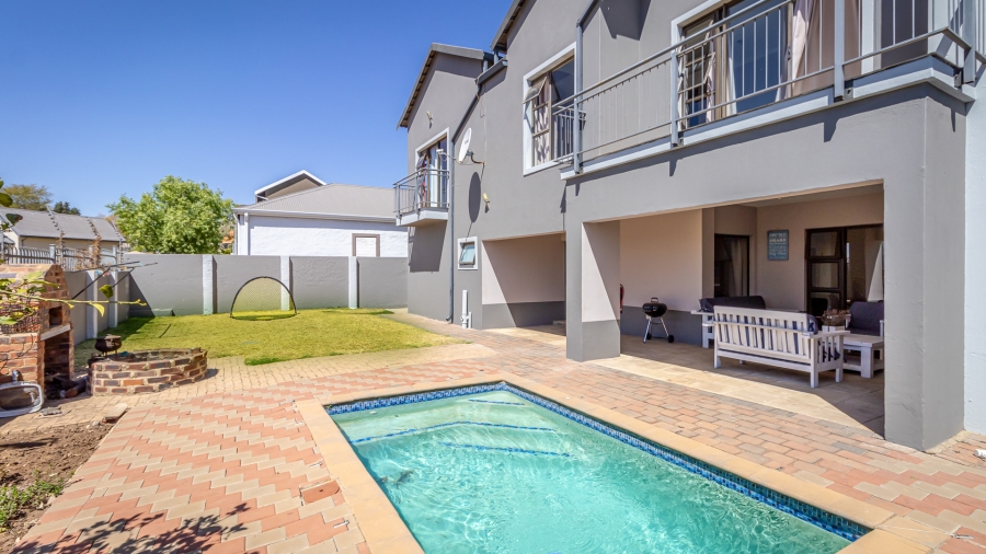 4 Bedroom Property for Sale in Louwlardia Gauteng