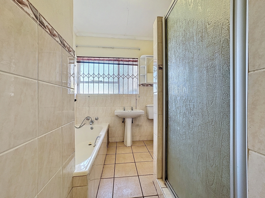 3 Bedroom Property for Sale in La Montagne Gauteng