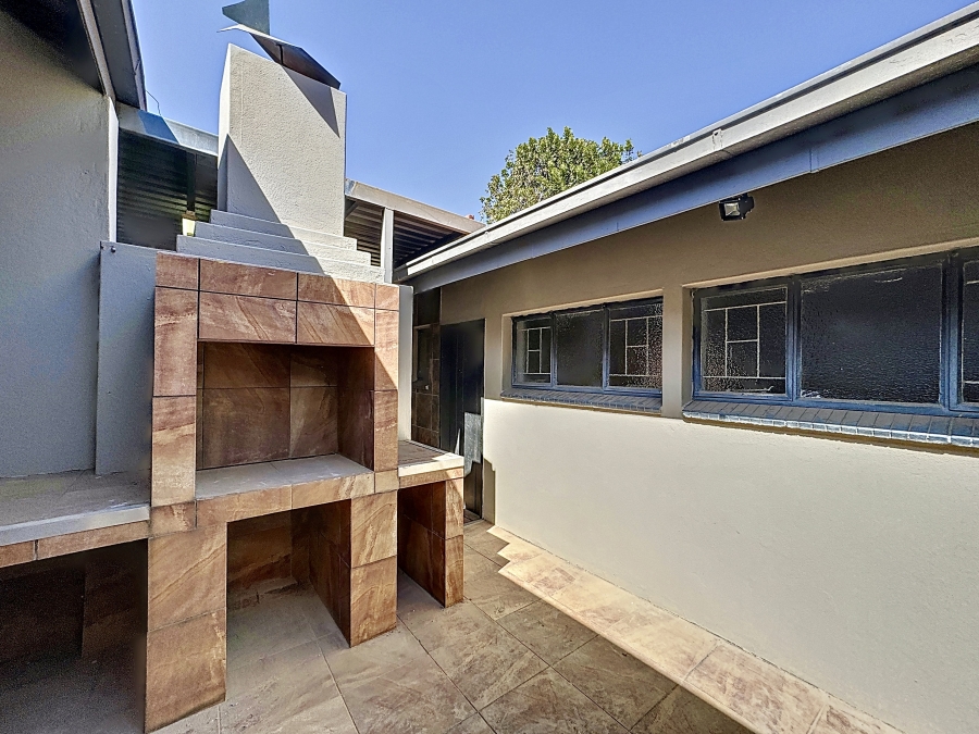 3 Bedroom Property for Sale in La Montagne Gauteng