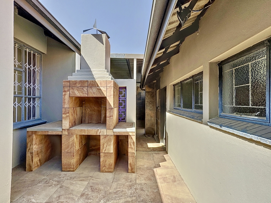 3 Bedroom Property for Sale in La Montagne Gauteng