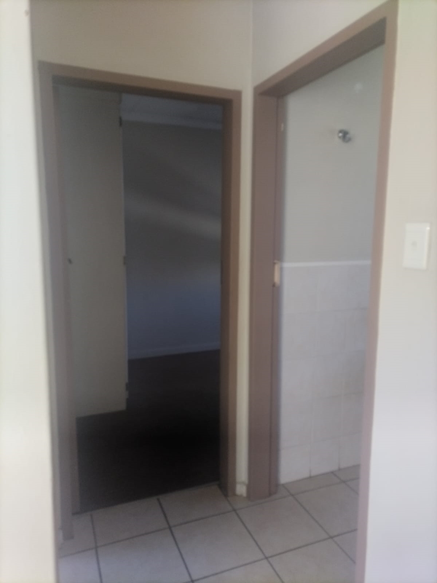 2 Bedroom Property for Sale in Queenswood Gauteng