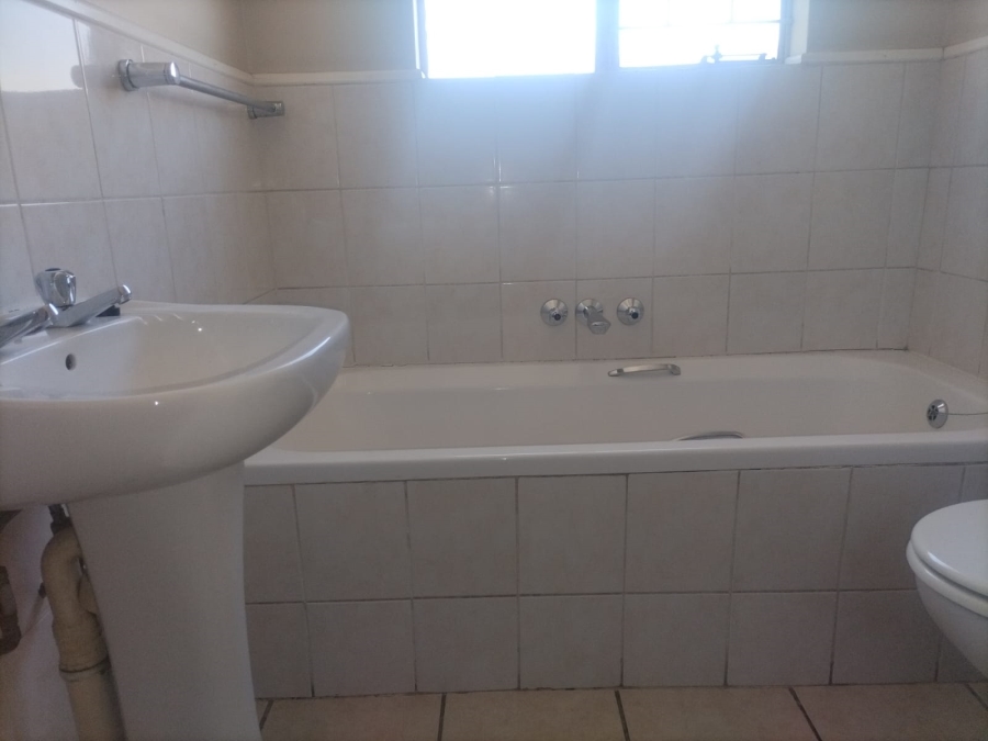 2 Bedroom Property for Sale in Queenswood Gauteng