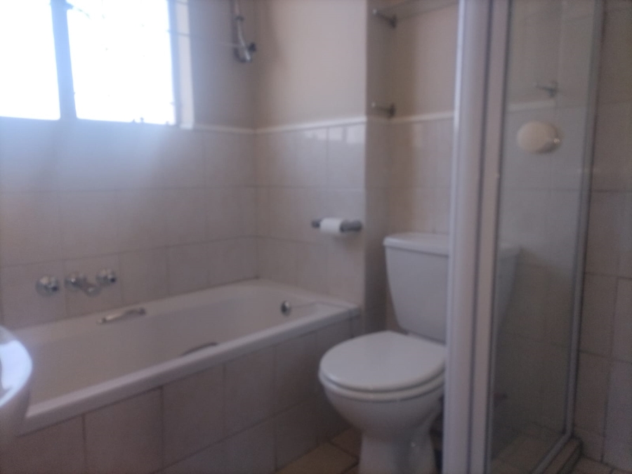 2 Bedroom Property for Sale in Queenswood Gauteng