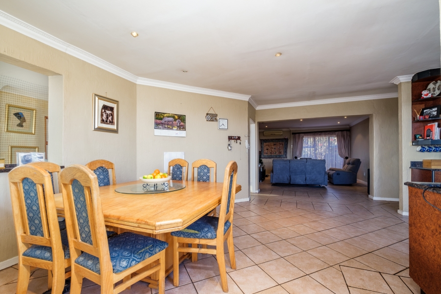 5 Bedroom Property for Sale in Quellerina Gauteng