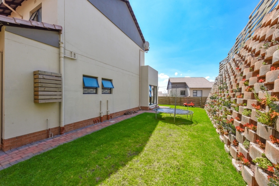 5 Bedroom Property for Sale in Amorosa Gauteng