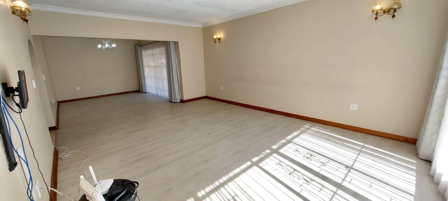 5 Bedroom Property for Sale in Vorna Valley Gauteng