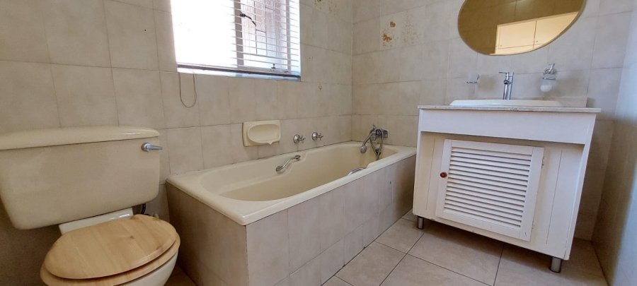 5 Bedroom Property for Sale in Vorna Valley Gauteng