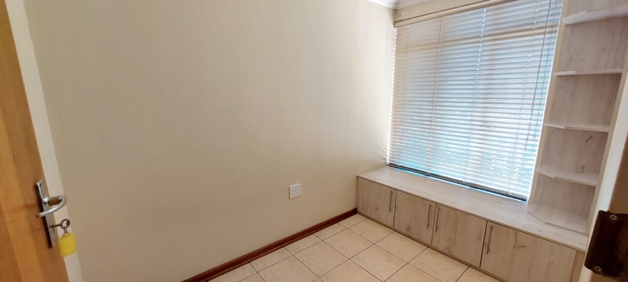 5 Bedroom Property for Sale in Vorna Valley Gauteng