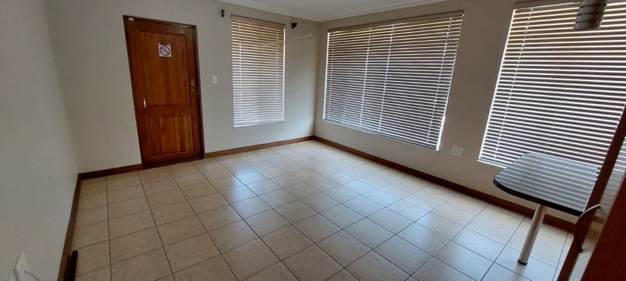 5 Bedroom Property for Sale in Vorna Valley Gauteng