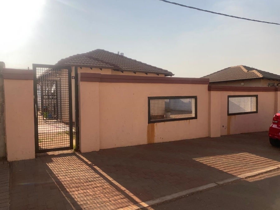 2 Bedroom Property for Sale in Lehae Gauteng