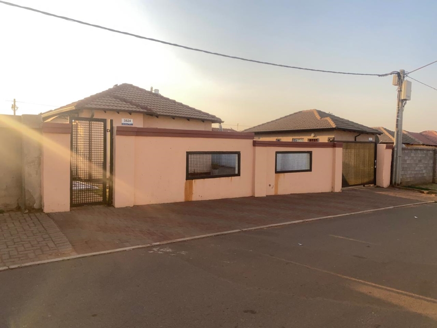 2 Bedroom Property for Sale in Lehae Gauteng