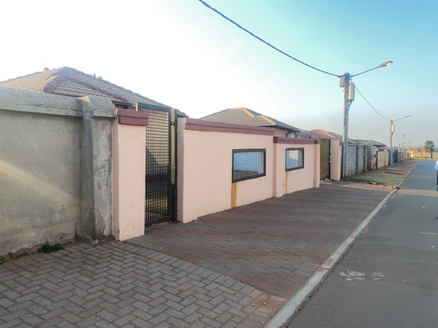 2 Bedroom Property for Sale in Lehae Gauteng