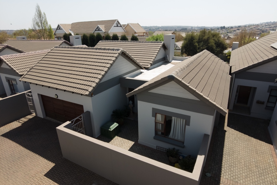 To Let 3 Bedroom Property for Rent in Rietvlei Heights Country Estate Gauteng