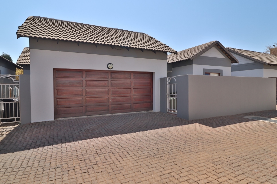 To Let 3 Bedroom Property for Rent in Rietvlei Heights Country Estate Gauteng