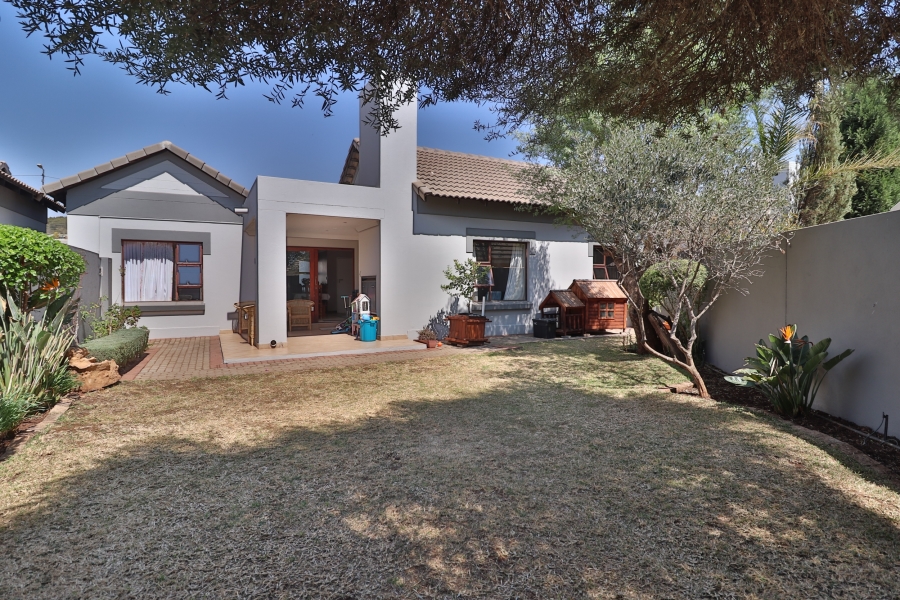 To Let 3 Bedroom Property for Rent in Rietvlei Heights Country Estate Gauteng