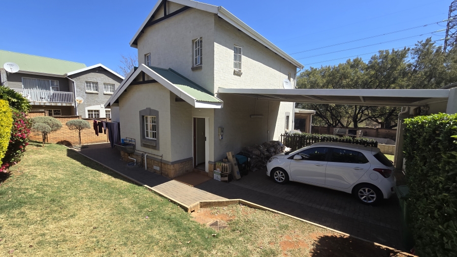 4 Bedroom Property for Sale in Bronberg Gauteng