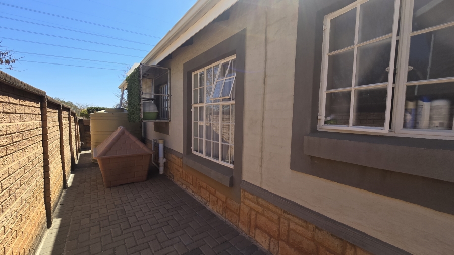 4 Bedroom Property for Sale in Bronberg Gauteng