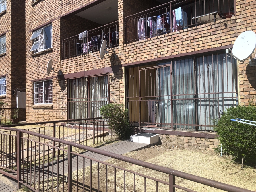 To Let 2 Bedroom Property for Rent in Vorna Valley Gauteng