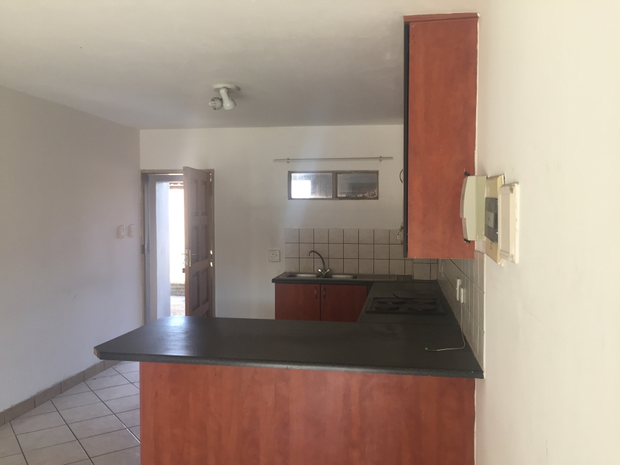 To Let 2 Bedroom Property for Rent in Vorna Valley Gauteng