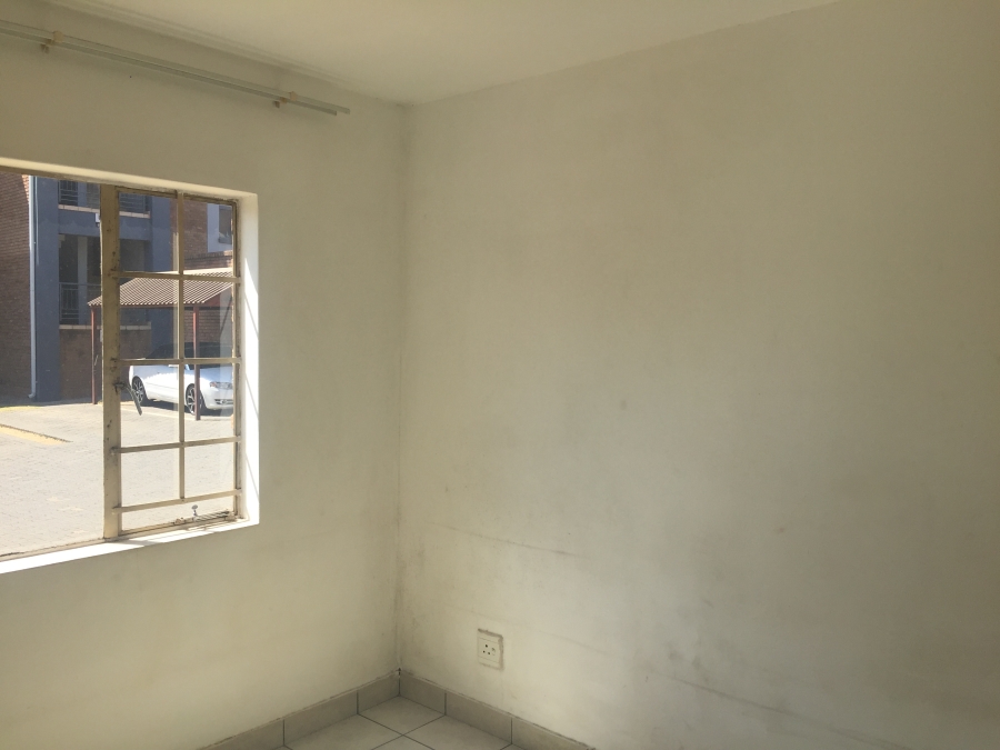 To Let 2 Bedroom Property for Rent in Vorna Valley Gauteng